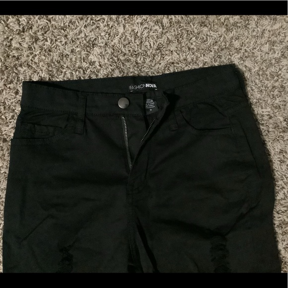 🛑 Fashion Nova Black Jeans with holes - Picture 5 of 5